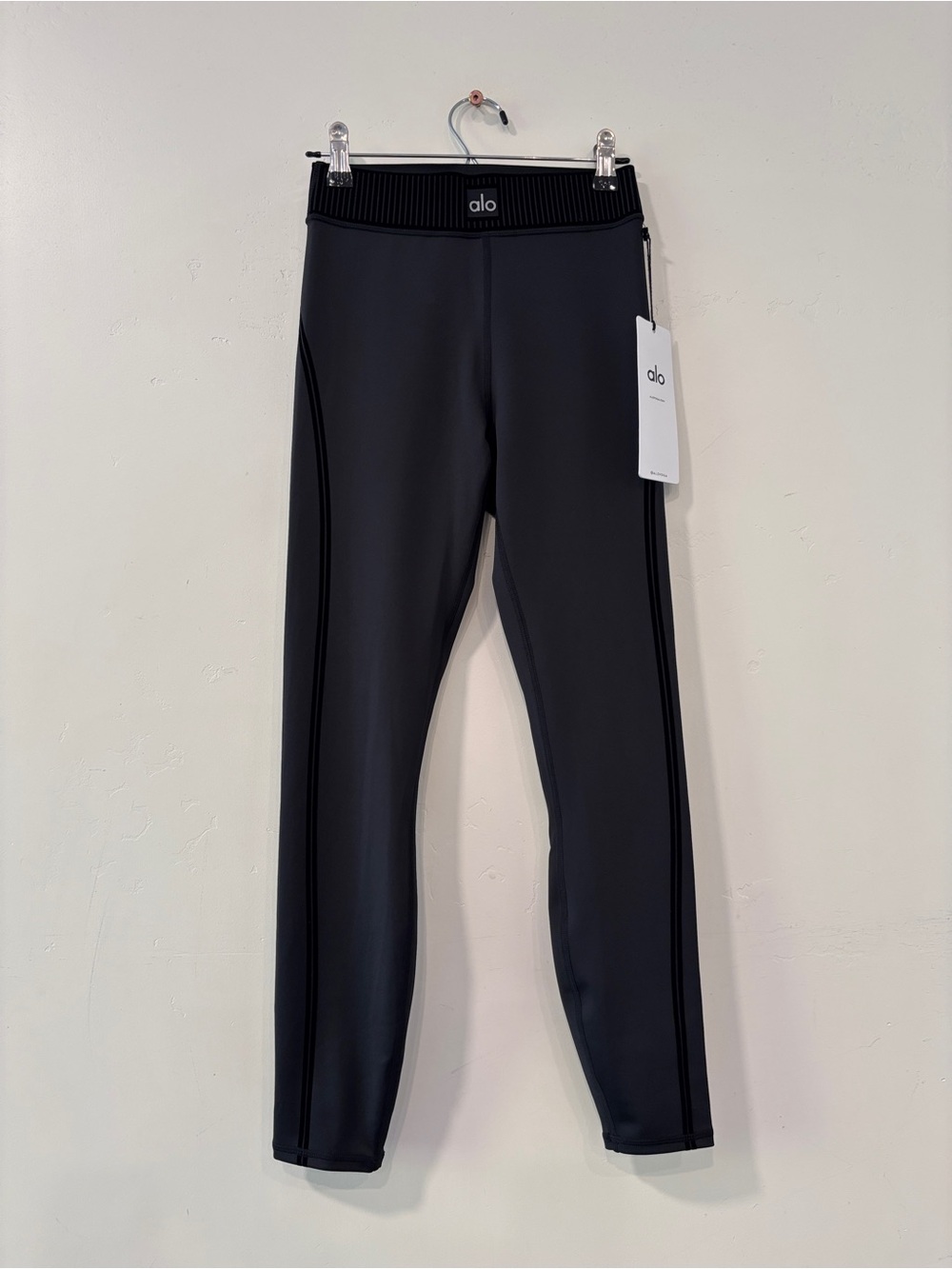 New Alo Yoga Airlift High-Waist 7/8 Line Up Legging Size Small Black Cozy Chic